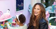 Chrissy Teigen urodziła "tęczowe dziecko". Radosną nowinę przekazał John Legend