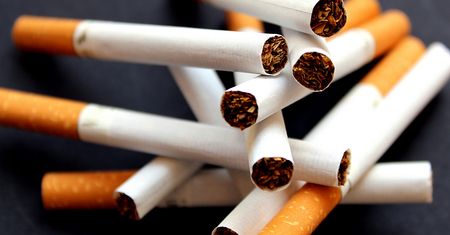 Paczka papierosów za 100 zł? WHO chce radykalnych zmian