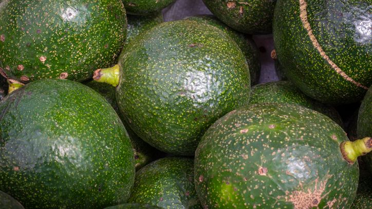 Popularność awokado dramatycznie spadła. Wynika to z wielu kontrowersji wokół owocu