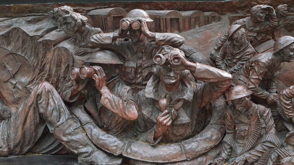 Dywizjon 303 to książka Arkadego Fiedlera poświęcona pierwszemu okresowi działań bojowych myśliwskiego dywizjonu 303