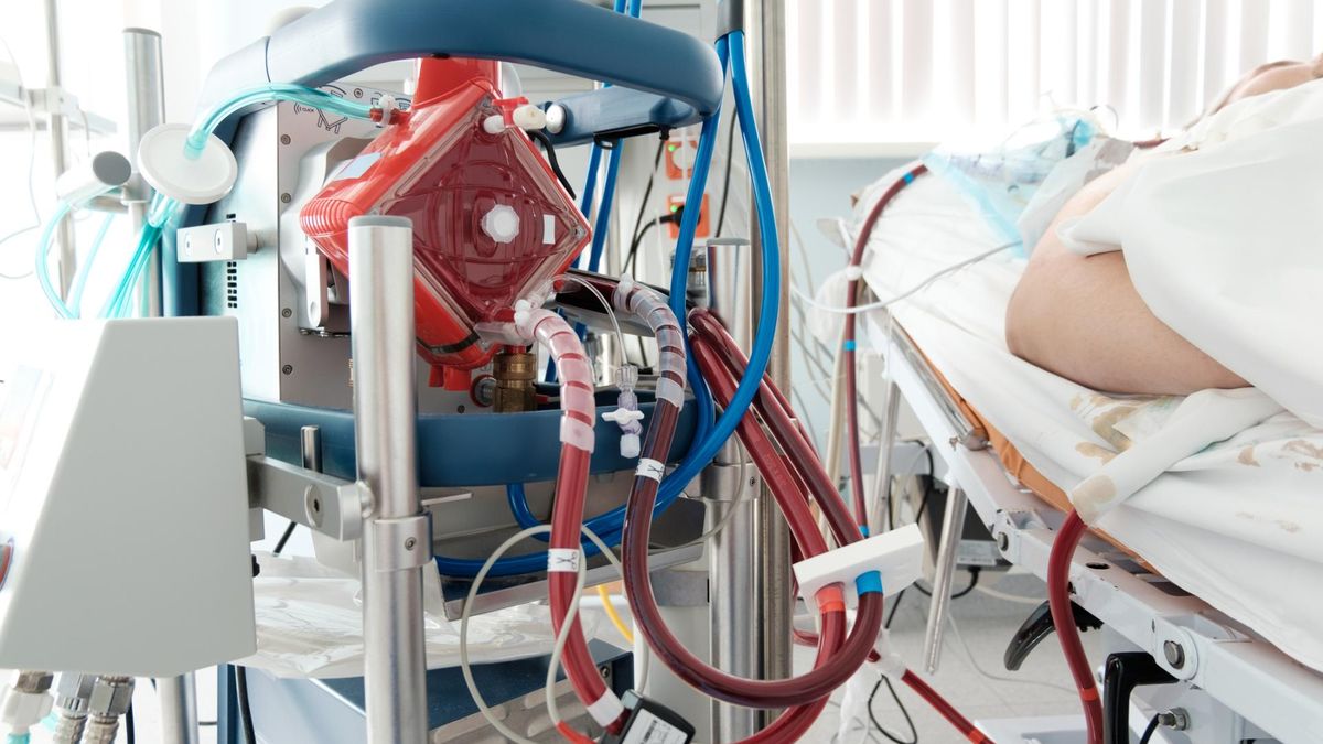 Warszawscy lekarze uratowali życie 18-latka.