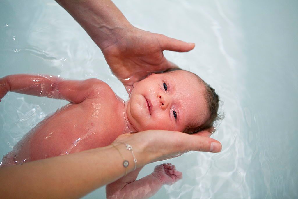 Wykąpała dziecko w wybielaczu. To powszechna praktyka na oddziałach pediatrycznych?