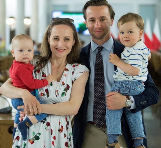 Krzysztof Bosak niedługo zostanie ojcem. Internauci zastanawiają się jakie imię będzie nosiła jego córka