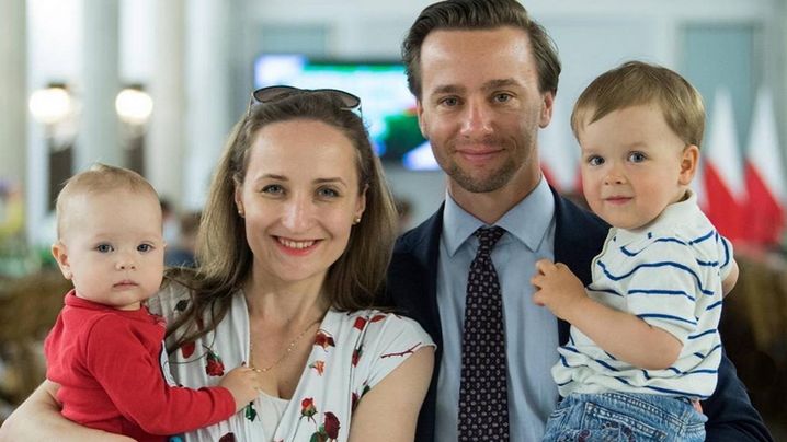 Krzysztof Bosak niedługo zostanie ojcem. Internauci zastanawiają się jakie imię będzie nosiła jego córka