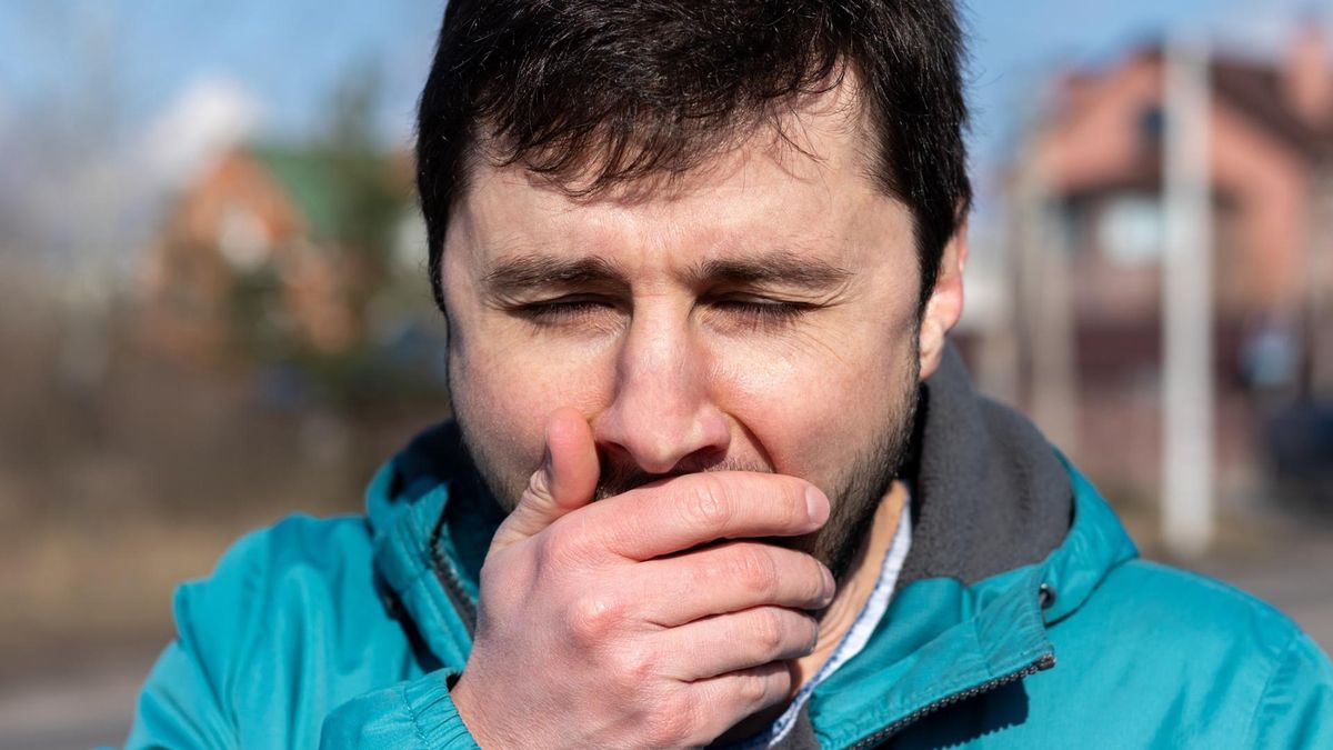 Tydzień, trzy, a nawet kilka miesięcy. Ile trwa kaszel w infekcjach dróg oddechowych?