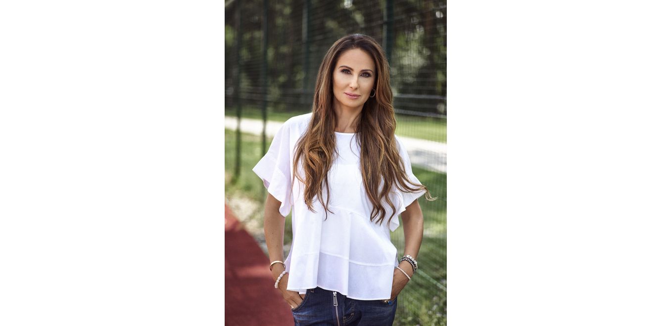 Kalina Ben Sira – założycielka i Prezes Klinik La Perla. Świetnie zna potrzeby i marzenia Kobiet i Mężczyzn, dzięki czemu z pasją i z oddaniem, już od kilkunastu lat, realizuje misję pomocy wszystkim tym, którzy pragną zachwycać urodą i klasą, niezależnie od wieku.