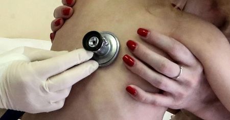Pediatra bije na alarm. Rośnie liczba zakażonych, kluczowy jeden objaw