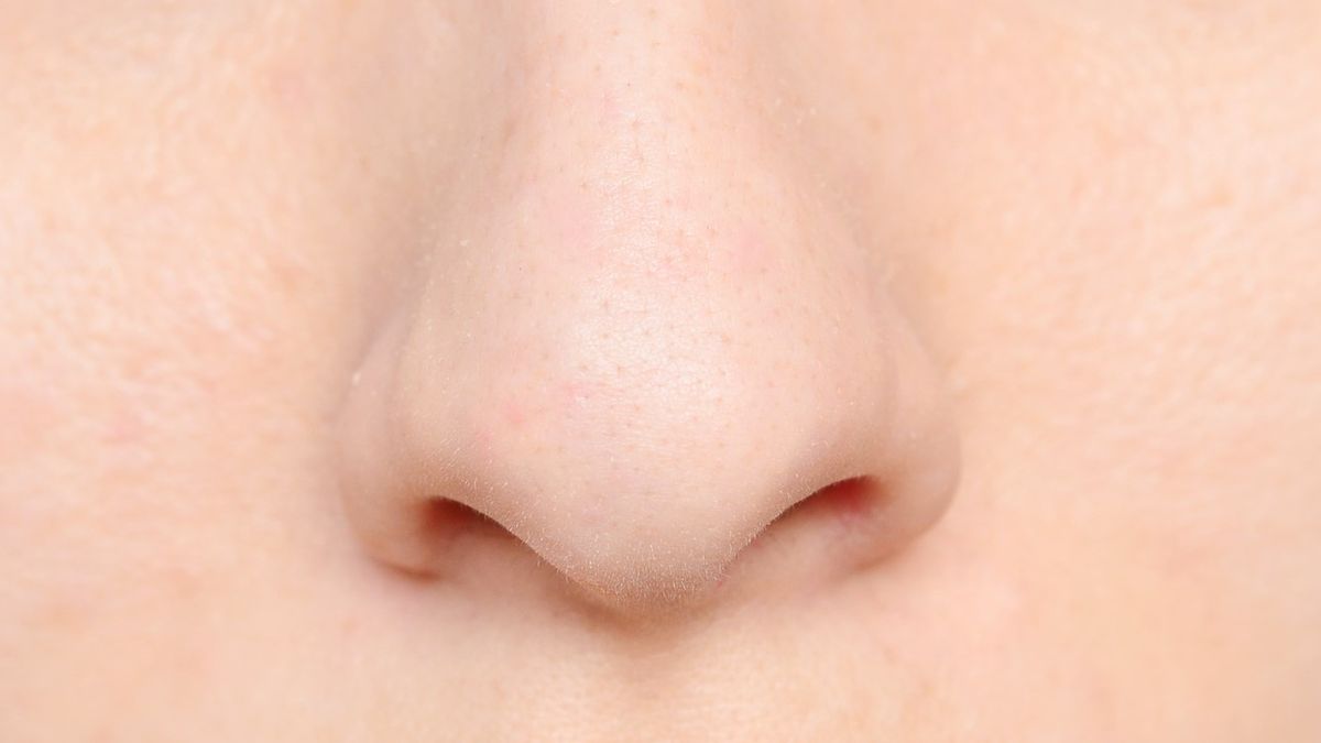 Ciało obce w nosie zawsze trzeba usunąć, ponieważ mogą pojawić się komplikacje np. krwawienia, zapalenie zatok.