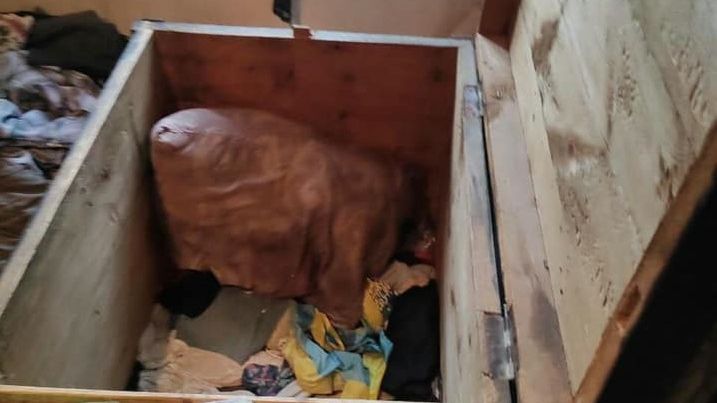 Dzieci zatrzasnęły się w starej skrzyni. Zmarły w wyniku uduszenia