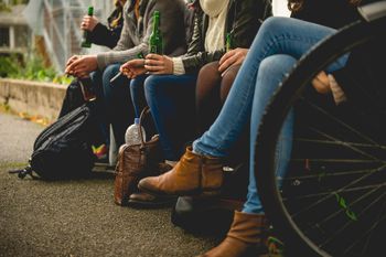 Blokada enzymu KHK zmniejsza chęć picia alkoholu. Badanie daje nadzieję na nowe terapie