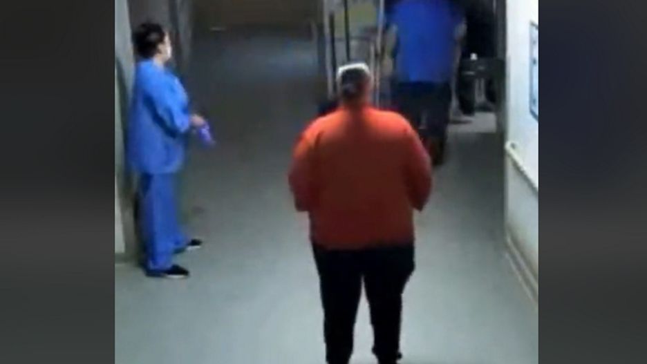 Sprzątaczka sprzątała szpitalną łazienkę. Doznała wstrząsu, gdy zajrzała do śmietnika