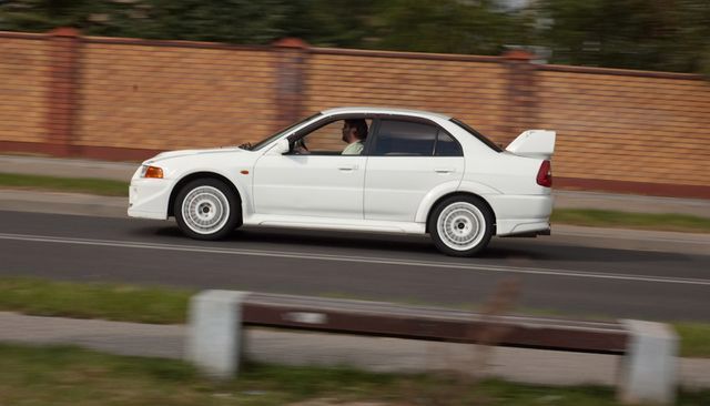 Mitsubishi Lancer Sportback vs Lancer EVO VI