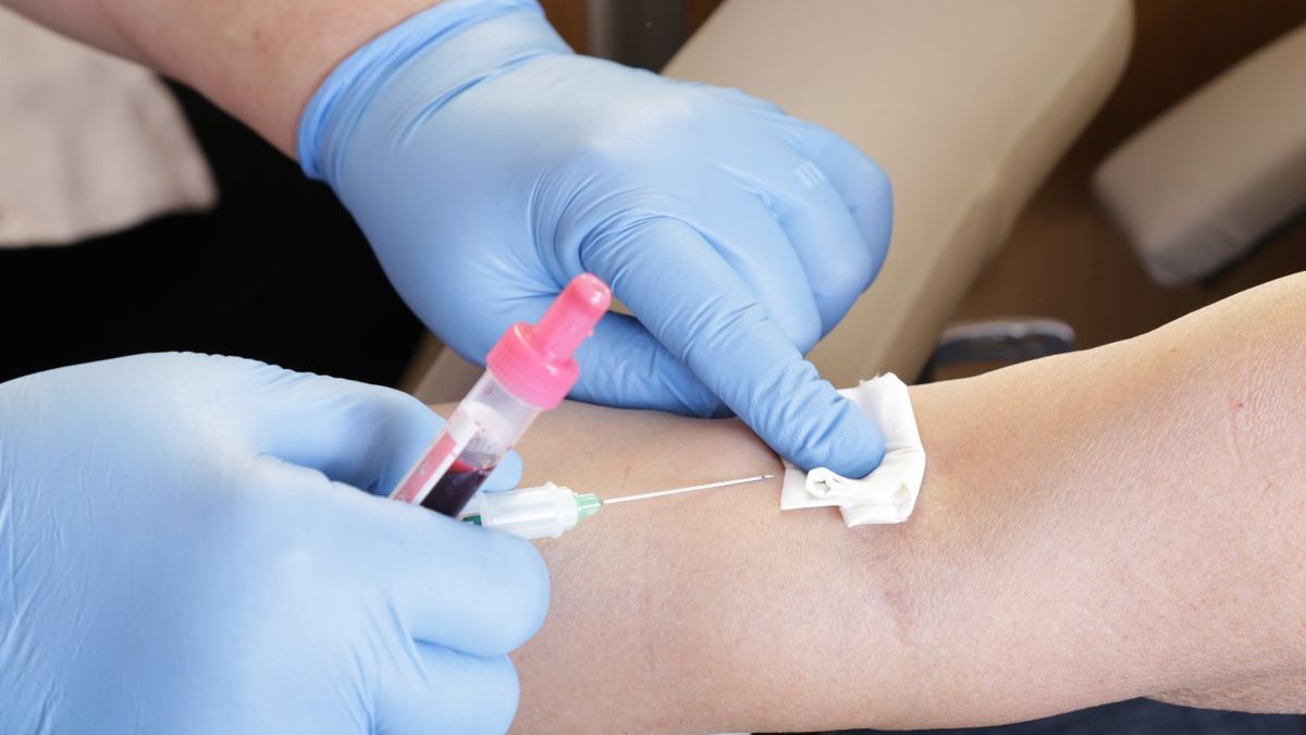 Podwyższone limfocyty zazwyczaj obserwuje się u pacjentów chorujących na przewlekłe infekcje bakteryjne.