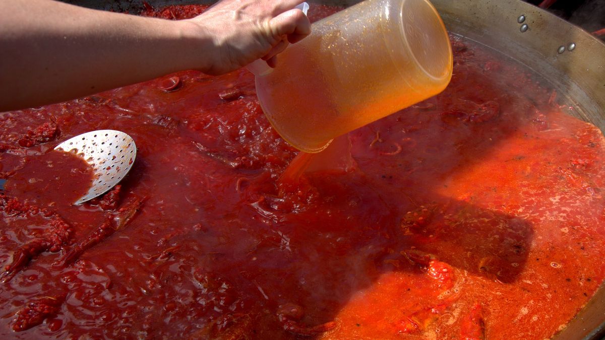 Sok pomidorowy możesz przygotować samodzielnie w domu