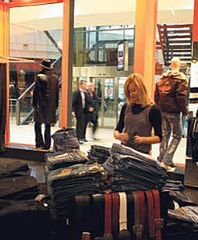 Hit sezonu, czyli elektroniczny bat na sprzedawców w butikach