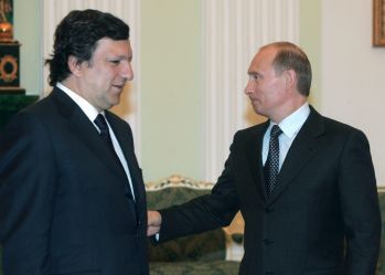 Barroso i Putin przezwyciężają rozbieżności