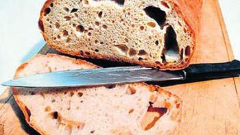 Chleb wypiekany zgodnie z tradycyjnymi recepturami coraz trudniej kupić w sklepie