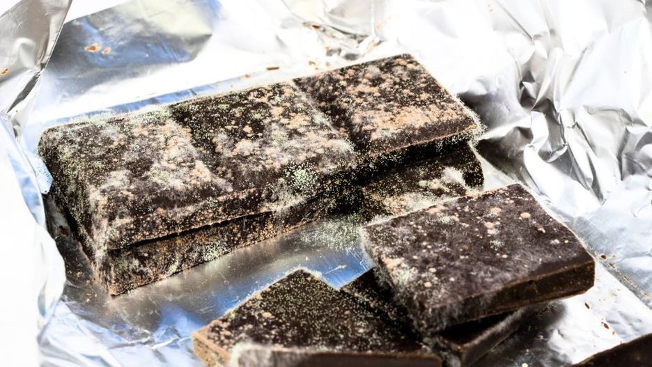 Biały nalot na czekoladzie. Pojawia się zwłaszcza latem