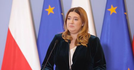 Była minister Anna Gembicka walczy z rakiem. Typowy objaw często pojawia się na szyi
