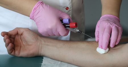 Morfologia krwi pokaże zagrożenie ciężkim przebiegiem COVID-19? O czym informują nas jej parametry?