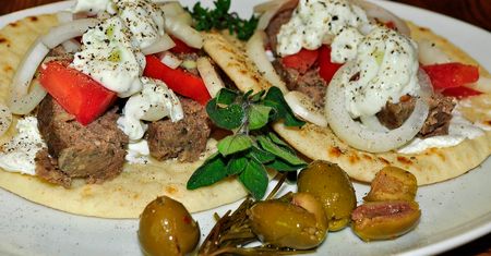 Kuchnia arabska - charakterystyka, składniki potraw. Tradycyjne potrawy kuchni arabskiej