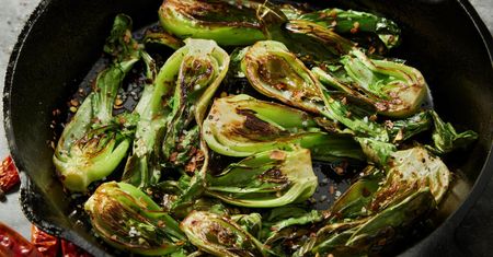 Pak choi – chroni wątrobę, skórę i jelita. A większość wciąż nie wie, jak je przygotować