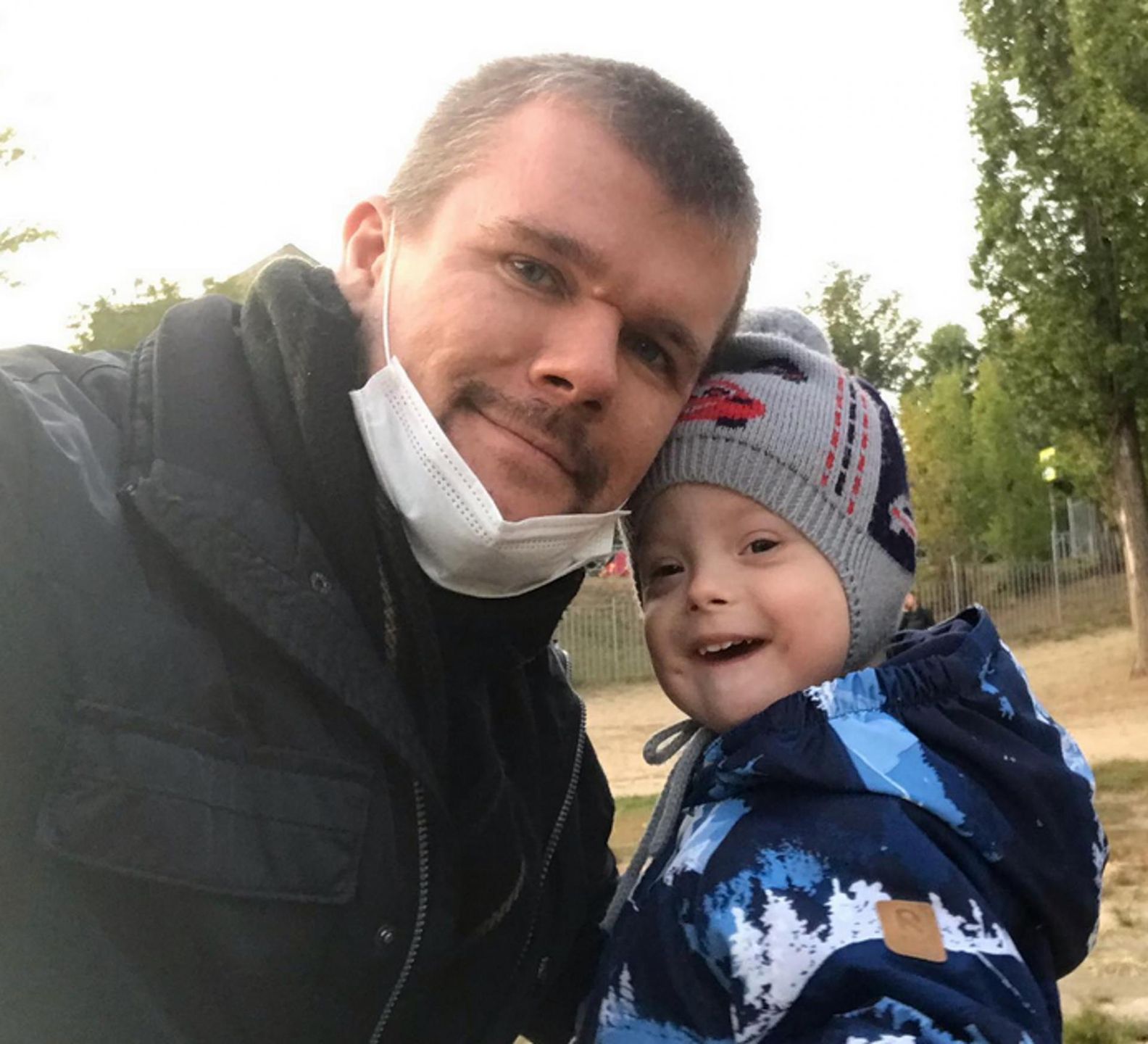 Ojciec z małym Miszą