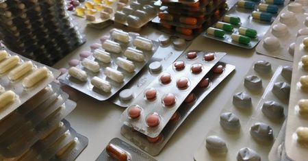 20 suplementów na stałe znika z polskich aptek. To decyzja Komisji Europejskiej