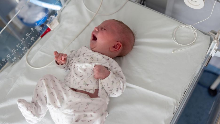 Zdjęcie ilustracyjne. Noworodek z poważnym urazem czaszki