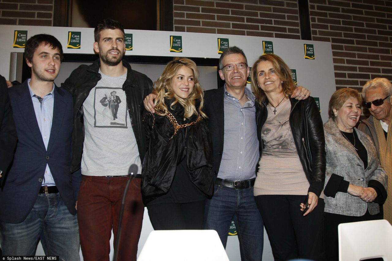 Shakira i Pique z rodzicami piłkarza