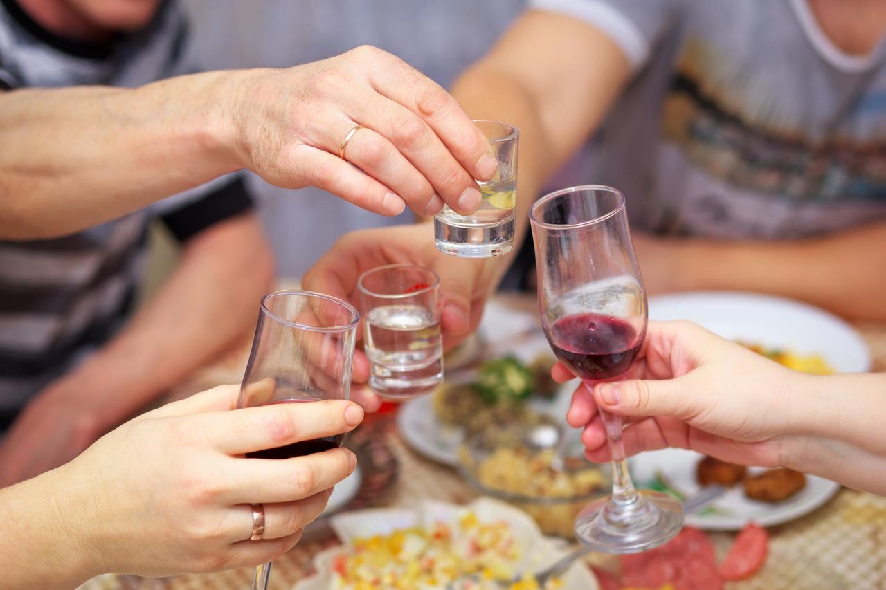 Zatrucie alkoholowe: objawy, leczenie i zapobieganie. Jak skutecznie złagodzić skutki kaca?