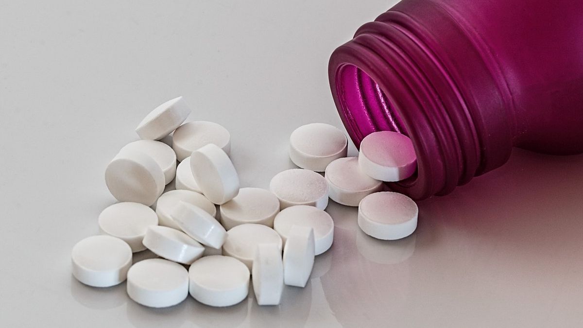 Roxitron to antybiotyk o szerokim spektrum działania. Jego substancją czynną jest roksytromycyna.