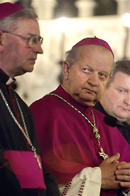 Abp Dziwisz ponowił zaproszenie dla papieża, by odwiedził Polskę