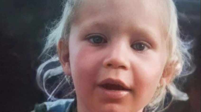 Roczna dziewczynka spędziła 3 dni w lesie