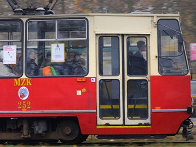 Zapadlisko utrudnia kursowanie tramwajów w Zabrzu
