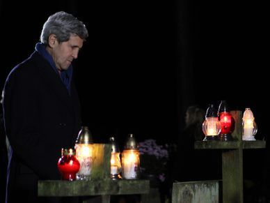 John Kerry złożył wieniec na grobie Tadeusza Mazowieckiego