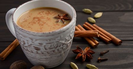 Masala Chai – rozgrzewający napar prosto z Indii (WIDEO)