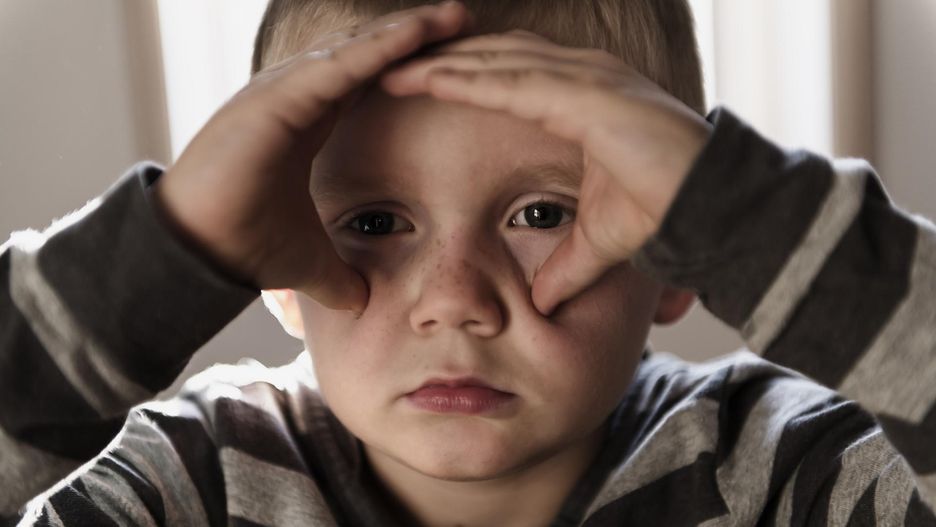 Tak poznasz "zagubione" dziecko. Znak, że dzieciństwo nadal wpływa na twoje życie