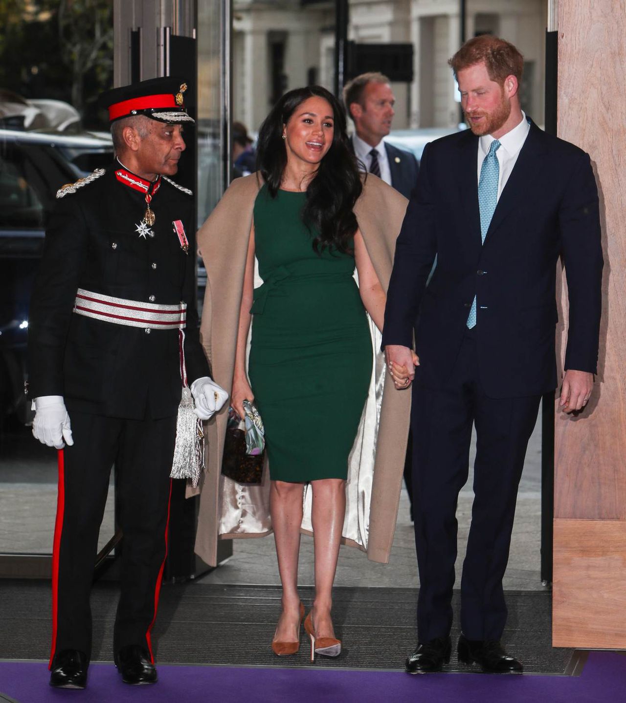 Meghan Markle drugi raz w zaręczynowej sukni. (WellChild Awards w Royal Lancaster Hotel w Bayswater, London)