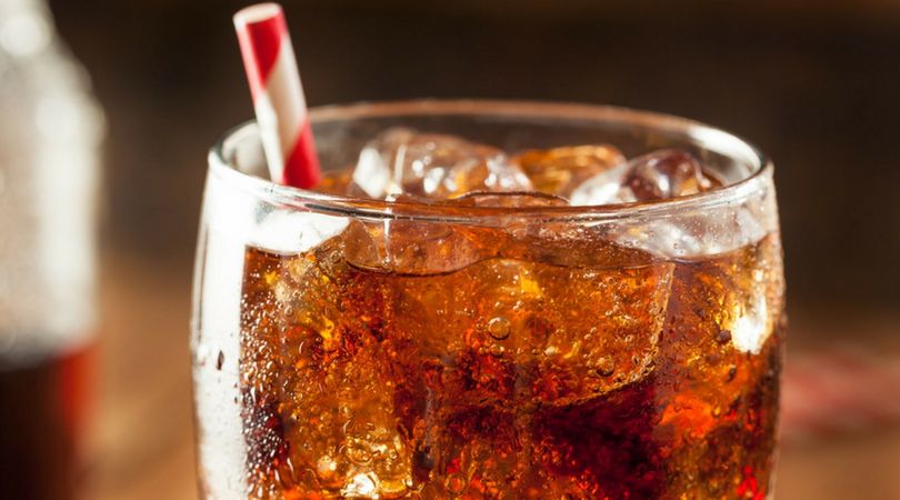 Badania naukowe pokazały, że nawet niewielka ilość wypitych słodkich napojów gazowanych, prowadzi do wielu chorób  