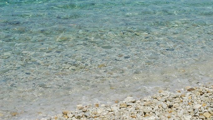 Buty do pływania podnoszą bezpieczeństwo dziecka podczas zabawy w wodzie