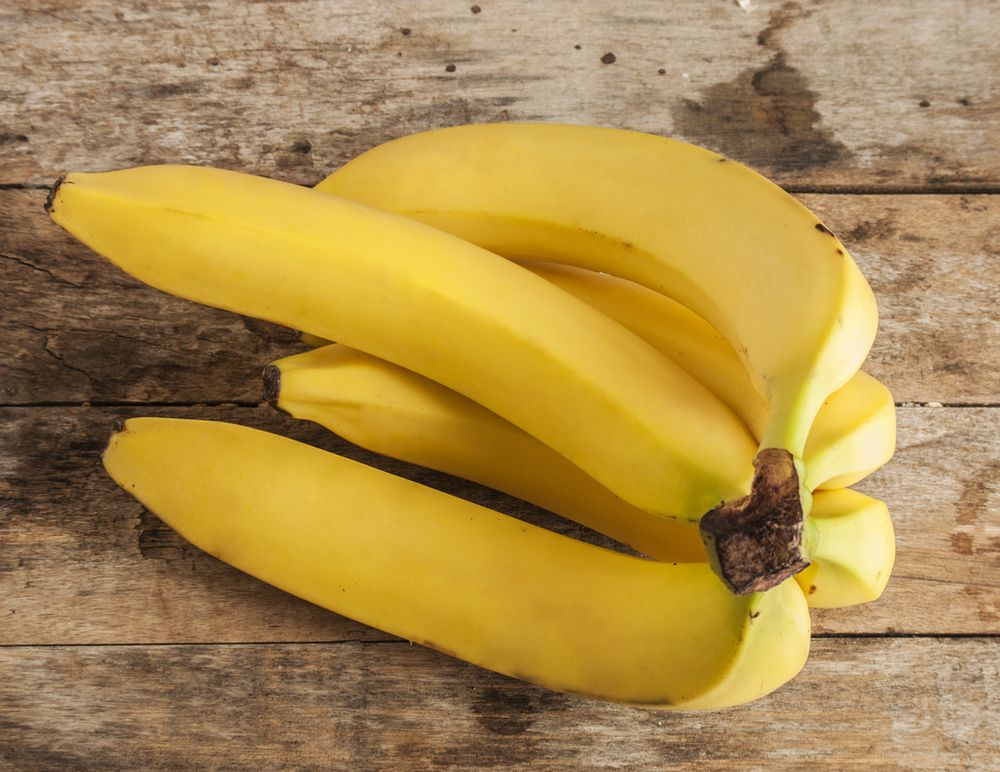 Banany pomimo sporej ilości kalorii mają dużo wartości odżywczych i warto po nie sięgać