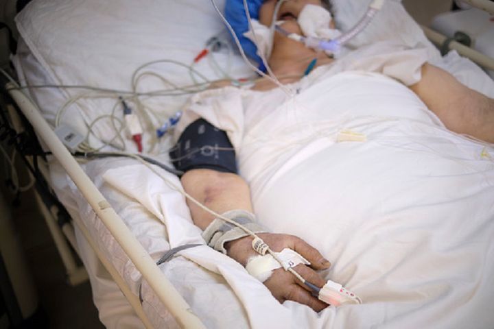 Do szpitali trafia coraz więcej pacjentów w ciężkim stanie
