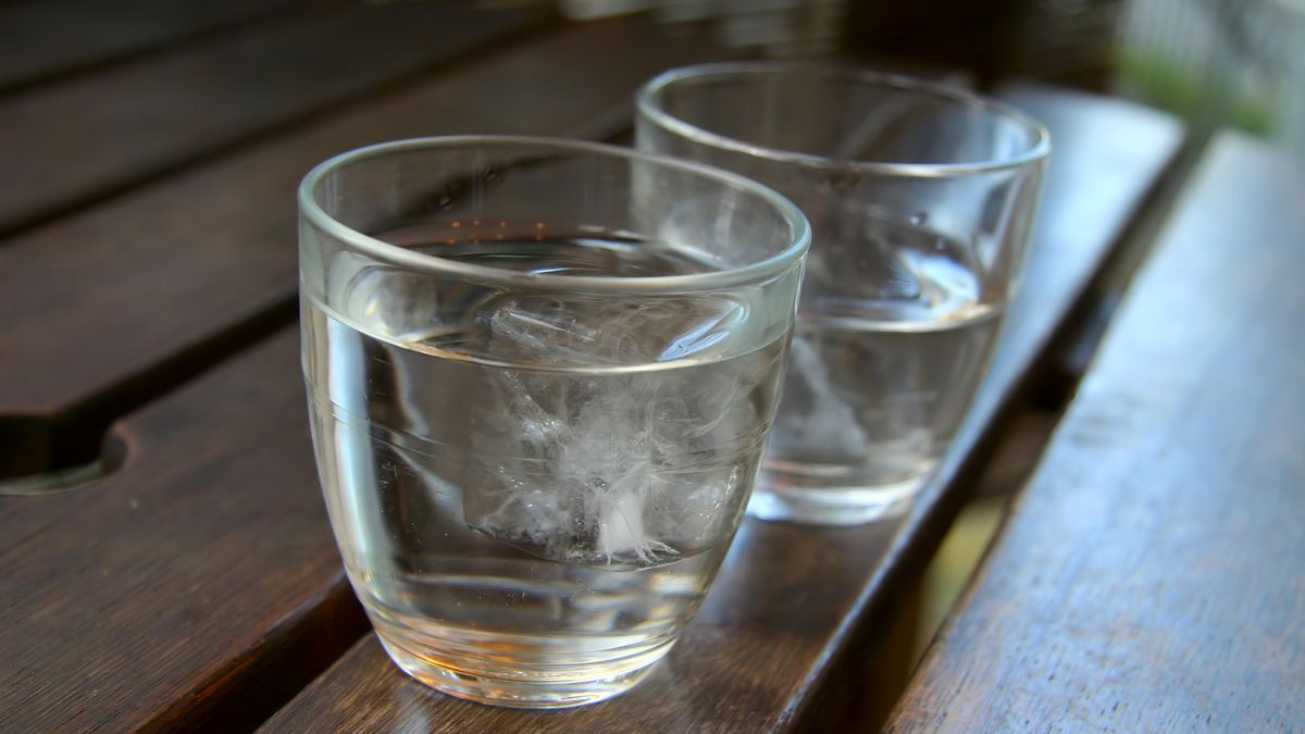 Dlaczego warto pić zimną wodę?