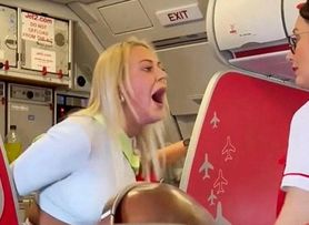 Wpadła w furię na dźwięk płaczu dziecka i próbowała otworzyć drzwi w trakcie lotu. "Stosujemy zasadę zerowej tolerancji dla takich zachowań"