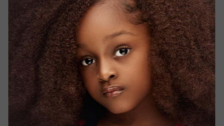 Jej uroda hipnotyzuje. "Najpiękniejsza dziewczynka" ma dwie siostry