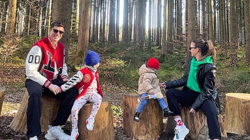 Anna Lewandowska w ekstrawaganckich butach spędza czas z rodziną w lesie