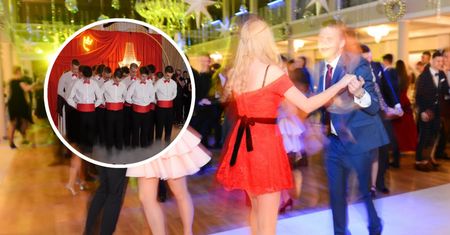 Nagranie ze studniówki w Siedlcach podbija sieć. "Tego się nie da raz obejrzeć"