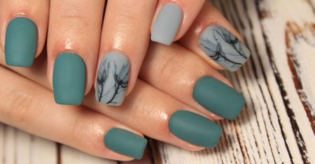 Manicure tytanowy – jak wykonać go w domu?