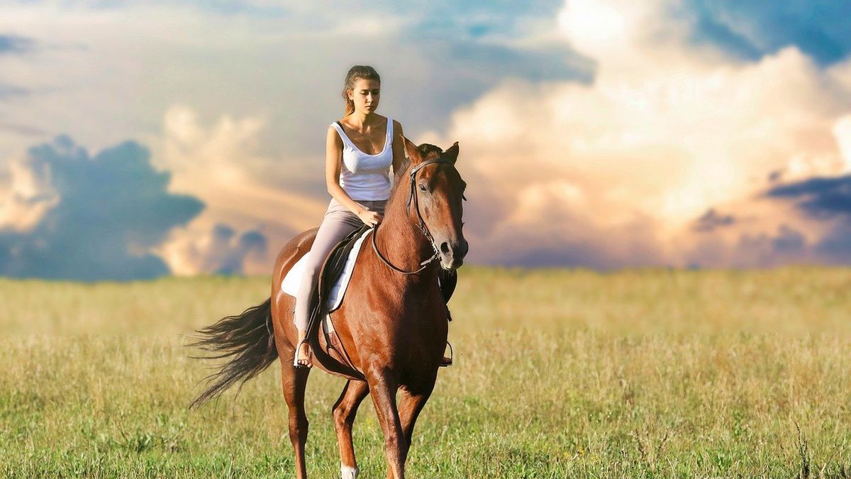 Jazda konna wymaga odpowiedniego sprzętu i ubioru.
